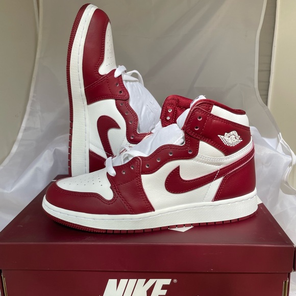 Nike Air Jordan 1 Retro Red and White - Picture 1 of 6